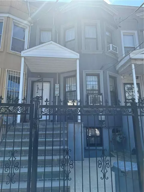 2136 Hughes Ave, New York, NY 10457