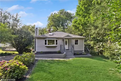 125 Greenwood Dr, Beacon, NY 12508