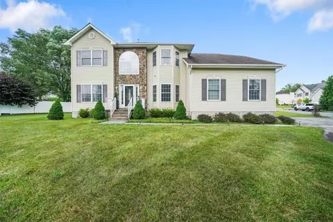 2081 Independence Dr, New Windsor, NY 12553