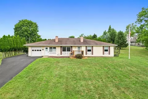 7 Old Oak Rd, Warwick, NY 10990