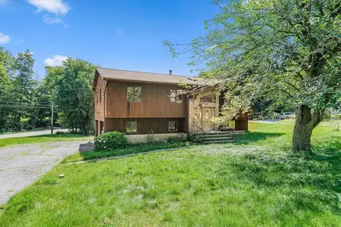 3 Burrow Dr, Woodbury, NY 10930