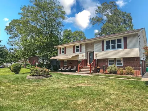 11 Mahar Dr, Poughkeepsie, NY 12601