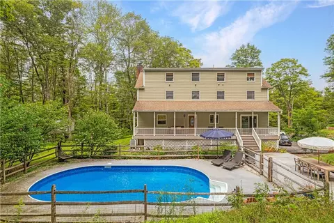 303 Davis Rd, Salt Point, NY 12578
