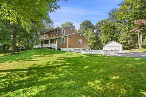 1310 Baldwin Rd, Yorktown, NY 10598