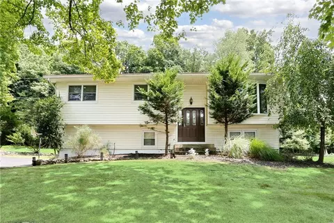 10 N Lorna Ln, Ramapo, NY 10952