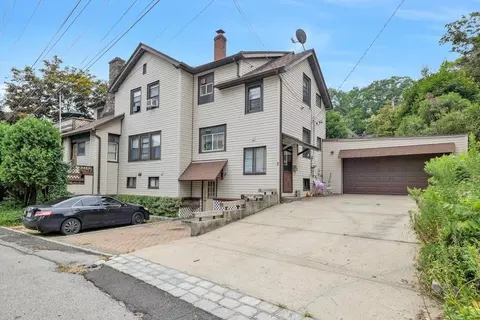 2 Sarles Ln, Mount Pleasant, NY 10570