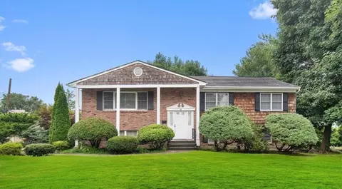 28 Surrey Way, Greenburgh, NY 10607