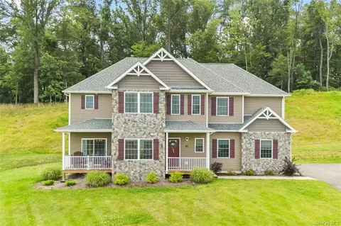 67 Joyce Way, New Windsor, NY 12553