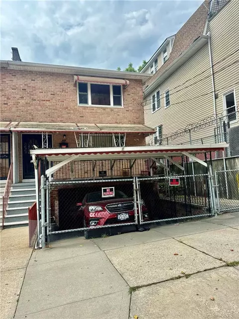 2210 Light St, New York, NY 10466