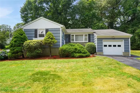 17 Parkway Dr, Cortlandt, NY 10567