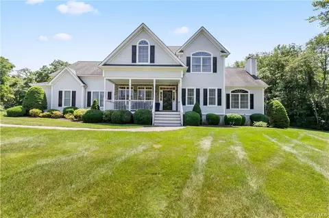 17 Morgan Ct, Wappinger, NY 12590