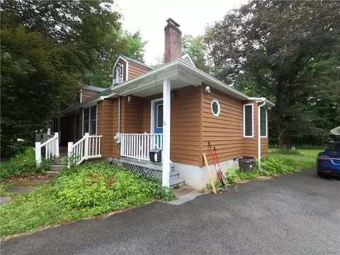 24 Valley View Rd, Hyde Park, NY 12538