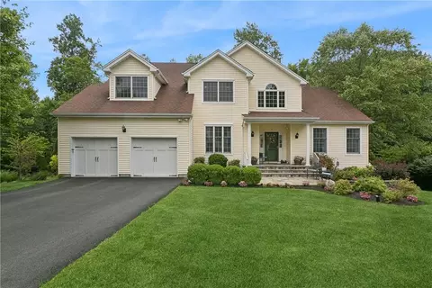9 Vista Dr, Baldwin Place, NY 10505