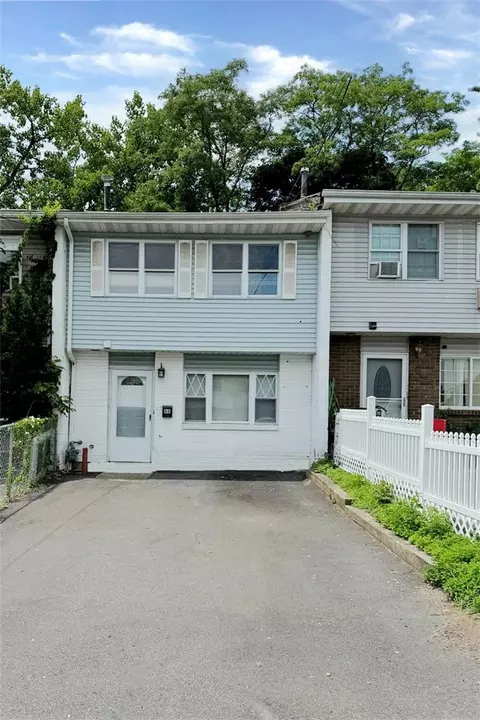 88 Roosevelt Dr, West Haverstraw, NY 10993