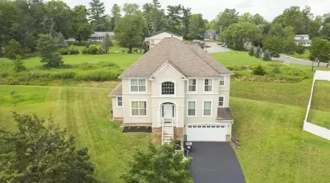 5 Blossom Ct, Walden, NY 12586