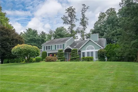 29 E Hill Rd, Cortlandt, NY 10567