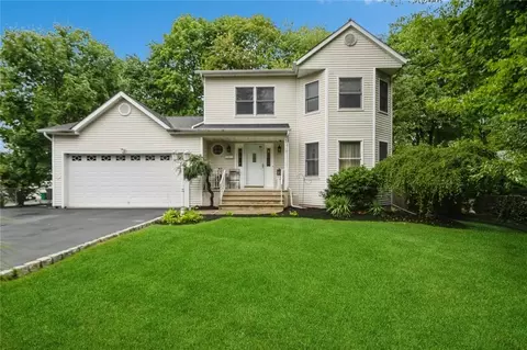 1 Crane Pl, Ramapo, NY 10901