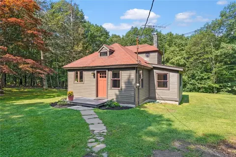 22 Rockerfeller Ln, Mamakating, NY 12790