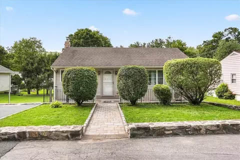 271 Sprout Brook Rd, Cortlandt, NY 10567