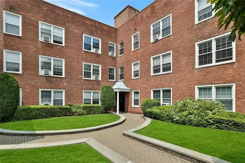 1815 Palmer Ave #3T, Larchmont, NY 10538