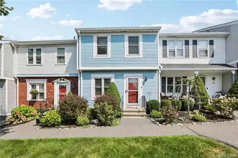 1103 Williamsburg Dr, Mahopac, NY 10541