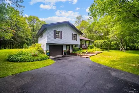 28 Stella Dr, Gardiner, NY 12525