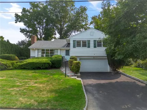 19 Iselin Dr, New Rochelle, NY 10804