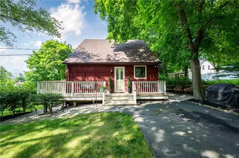 22 Mayfair Ln, Mahopac, NY 10541