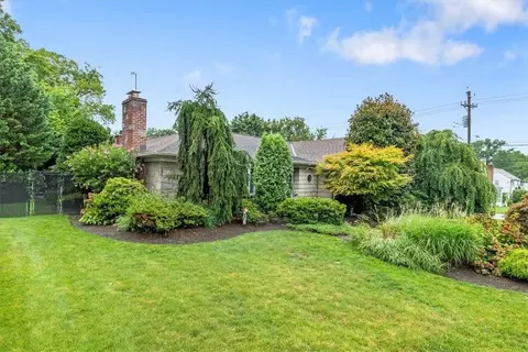 100 Seacord Rd, New Rochelle, NY 10804