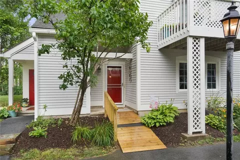 701 Chestnut Dr, Carmel Hamlet, NY 10512