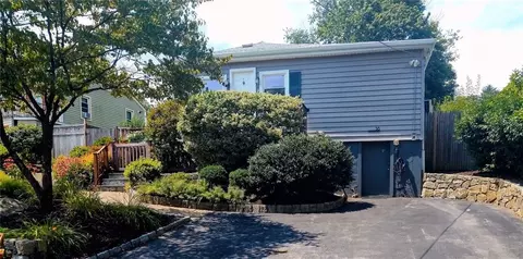 36 Lake Shore Dr, Mahopac, NY 10541