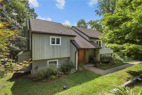 118 Lake Dr, Mahopac, NY 10541