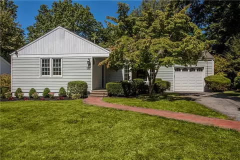 136 Daisy Farms Dr, New Rochelle, NY 10804