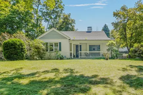 4 Oak St, Cortlandt, NY 10567