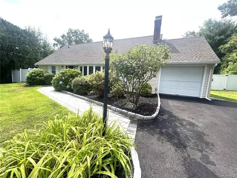 49 S Manor Dr, Greenburgh, NY 10603