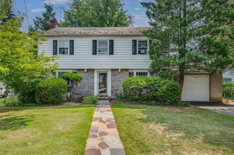 353 Hussey Rd, Mount Vernon, NY 10552
