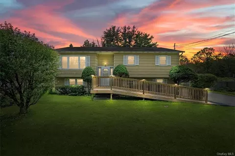 29 Seybolt Ave, Mount Hope, NY 10963