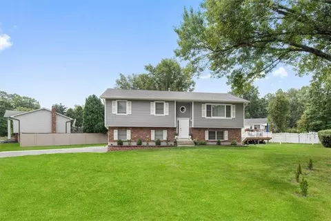 6 Melanie Ct, Clarkstown, NY 10989