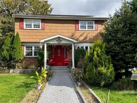 4 Robert Ct, Clarkstown, NY 10954