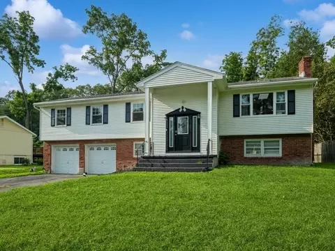 1 Old Silvermine Pl, Arlington, NY 12603