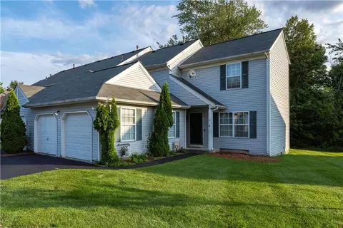 10 Plum Ct, Highland Mills, NY 10930