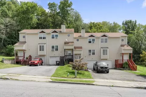 10 Revere Cir, Washingtonville, NY 10992