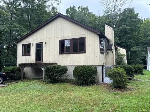 613 Towners Ct, Kent, NY 10512