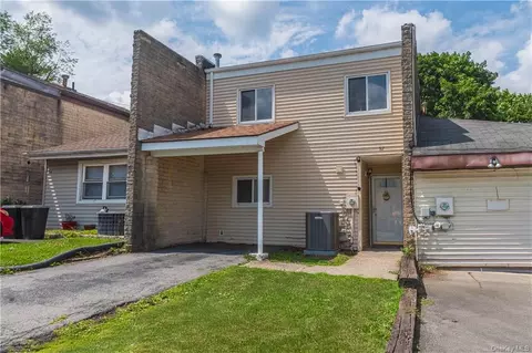 82 Country Club Dr, Florida, NY 10921