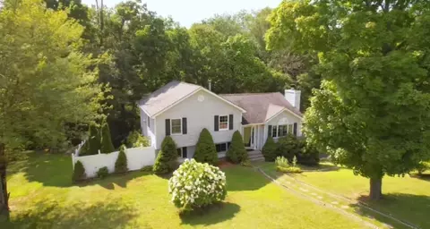 15 Ramblewood Dr, Newburgh, NY 12550