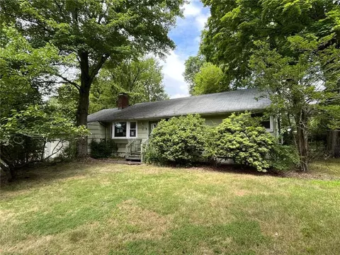 10 Iroquois Ave, Orangetown, NY 10964
