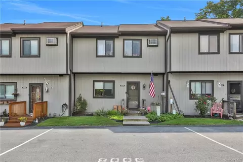 8006 Chelsea Cv, Beekman, NY 12533