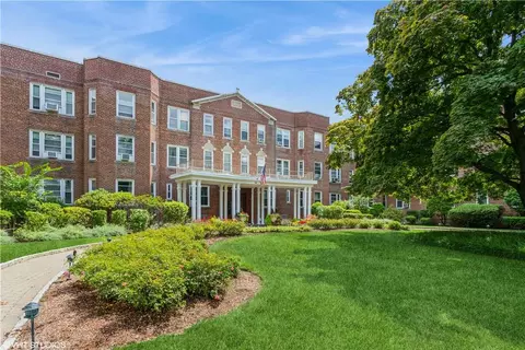 101 Old Mamaroneck Rd #2D4, White Plains, NY 10605