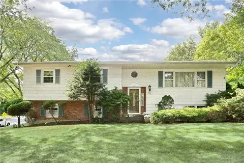 33 Eastbourne Dr, Ramapo, NY 10977