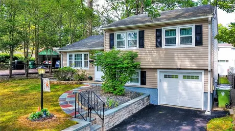 16 Randall Ter, Middletown, NY 10940